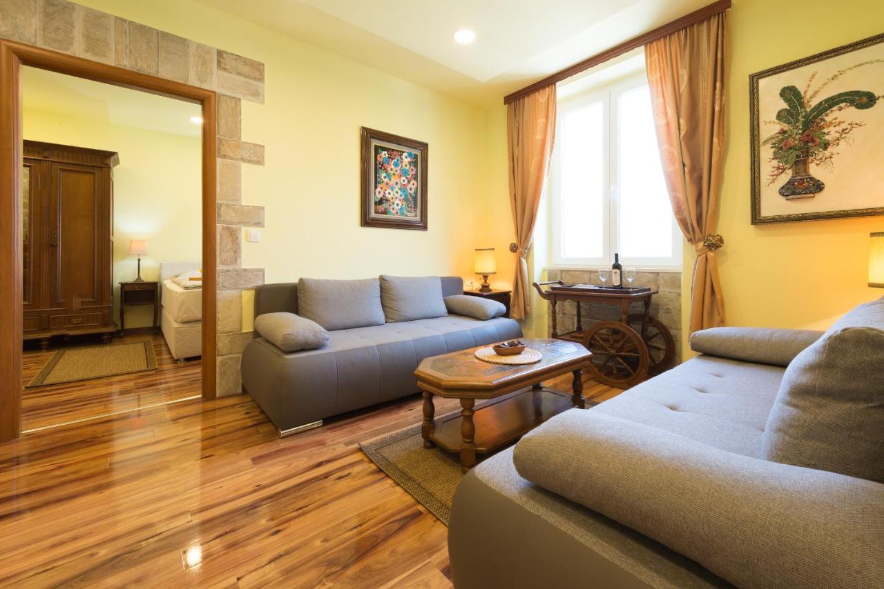 Antique Apartment *